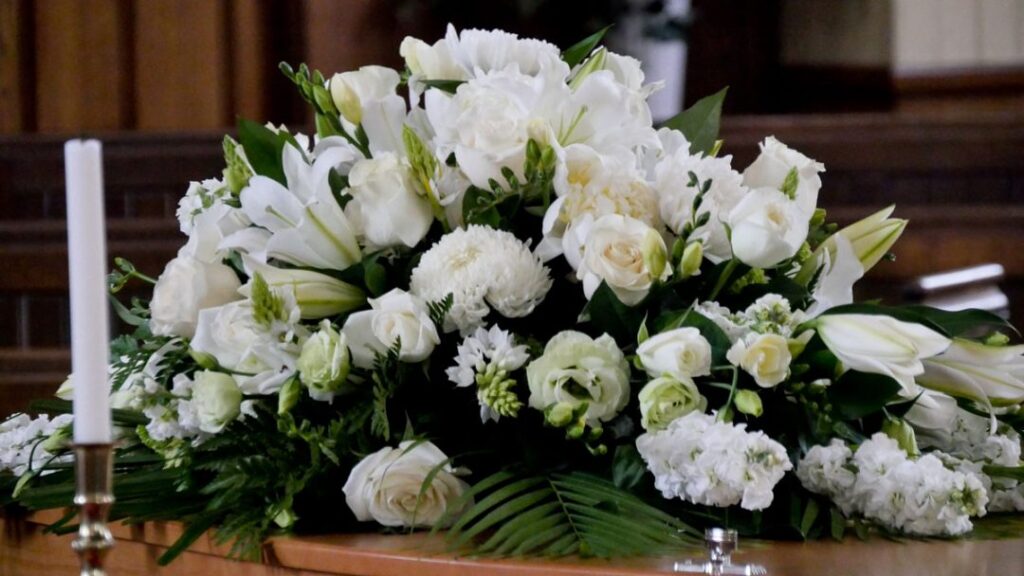 How to Arrange the Most Appropriate Funeral Flowers?